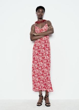 Сукня середньої довжини