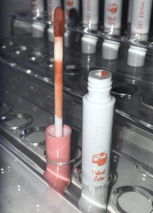 Стійка матова рідка помада для губ коричнева нюд нюдова muge leen