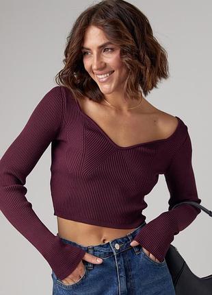 Короткий лонгслів в рубчик з фигурним вирізом