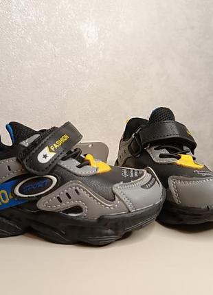 Детские кроссовки на мальчика ребенка 21 23 24 размер новые дёшево1 фото