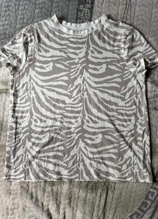 Футболка с анималистичным принтом<unk> animal print