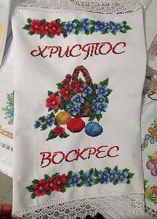 Полотенце на корзину вышит бисером ручное робота