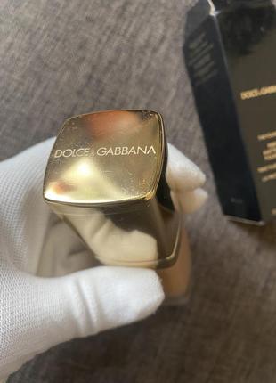 Жидкий матовый тональный крем для лица dolce&gabbana perfect matte liquid foundation spf204 фото