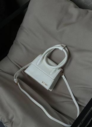 Белая кожаная сумка jacquemus