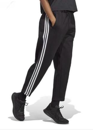 Спортивные штаны черные с лампасами adidas