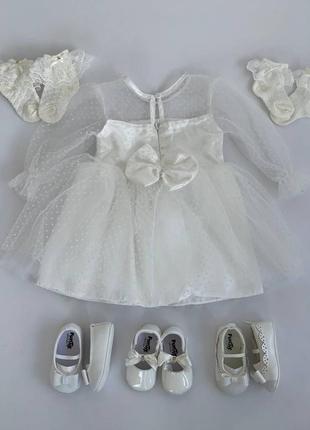 Сукня біла в горошок