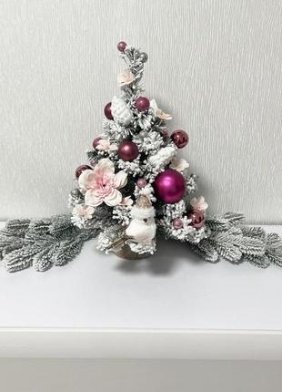 Ялинка новорічна засніжена з лілово-рожевим декором та гірляндою роса 2м (h-40см) польща4 фото