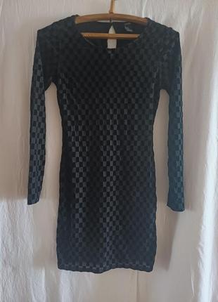 Маленьке чорне платтячко