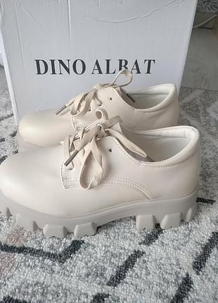 Стильные кроссовки туфли