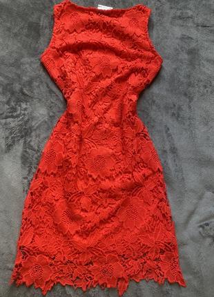 Эфекное красное платье, яркий насыщенный цвет, состояние новой, длина платья 91см.