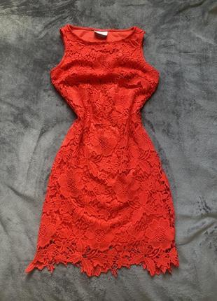 Эфекное красное платье, яркий насыщенный цвет, состояние новой, длина платья 91см.