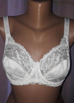 Бюстгальтер белый с кружевом