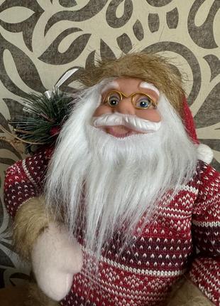 Санта клаус под елку