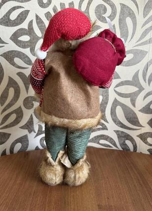 Санта клаус под елку