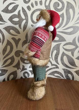 Санта клаус под елку