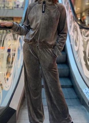 Спортивні костюми підліток.