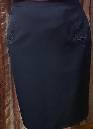 Юбка черная с вышивкой 54-56р.2 фото
