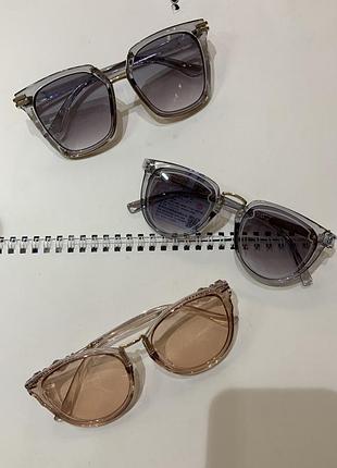 Жіночі сонцезахисні окуляри