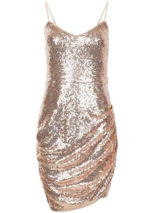 Невероятное розовое платье с блестками