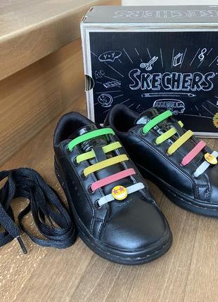 Стильные черные кроссовки