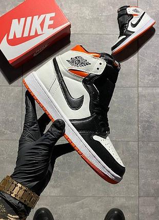 Мужские кроссовки nike air jordan 1 retro (белые с черно/оранжевым)