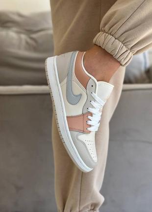 Nike air jordan low 1 crema grey бежеві кросівки  натуральна шкіра найк джордан брендові кросівки жіночі кожа1 фото