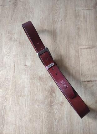 Крутой мужской кожаный ремень hugo boss , германия, made in italy, оригинал. размер 95l
