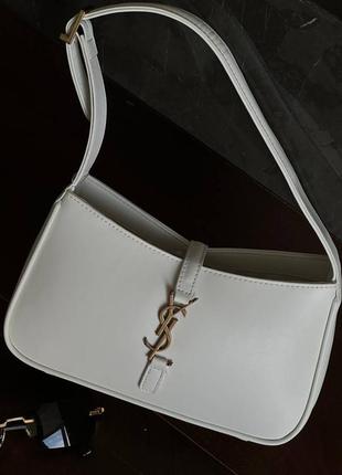 Сумка в белом цвете yves saint laurent