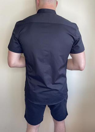 Новая черная летняя рубашка boohoo, воротник стойка, классическая, шведка, тенниска3 фото