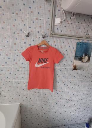 Футболка nike.
