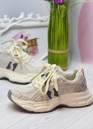 Стильні кросівки