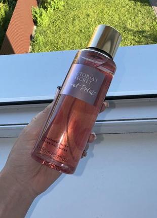 Спрей парфюмированный velvet petals  victoria's secret