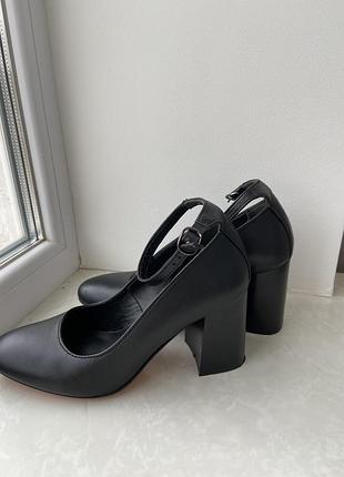 Туфлі в ідеальному стані