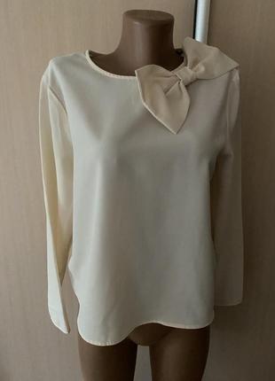 Очень красивая блуза молочного цвета от zara