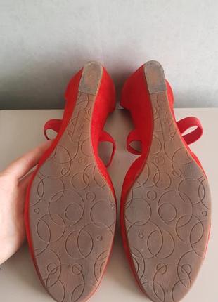 Червоні босоніжки з закритим носком і п'ятою замшеві човники туфлі pier one 416 фото