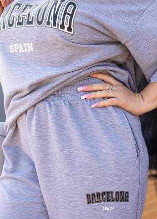 Стильный молодежный спортивный костюм