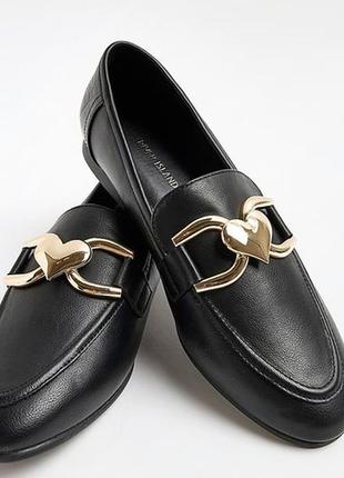 Мокасины лоферы с цепочкой в форме сердца river island