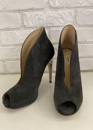 Ботильоны geuss из натуральной замши