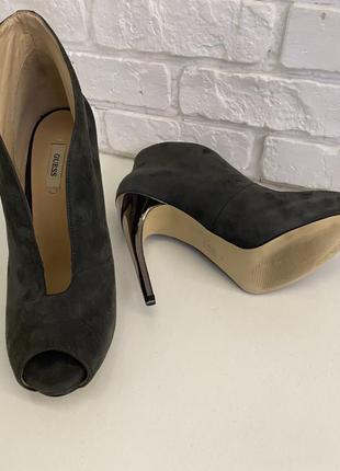 Ботильоны geuss из натуральной замши