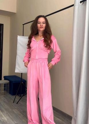 Костюм спортивный велюровый однотонный кофта на молнии с капишоном брюки свободного кроя на высокой посадке с карманами на резинке розовый черный