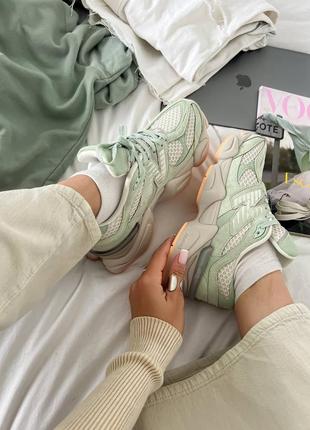 Жіночі кросівки new balance 9060 mint2 фото