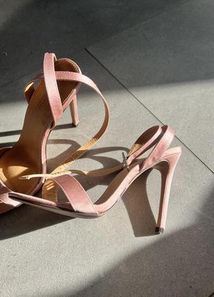 Босоніжки , підбори