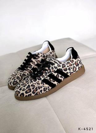 Трендовые замшевые кожаные кеды леопардовые с черными и белыми полосками в стиле адидас4 фото