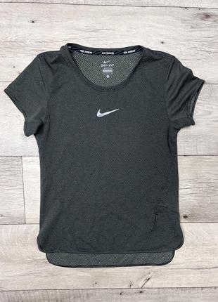 Nike футболка оригинал s размер женская running