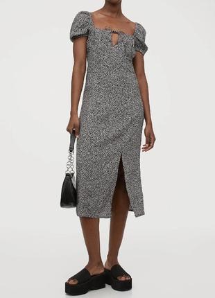 Черное кэжуал платье h&m с цветочным принтом