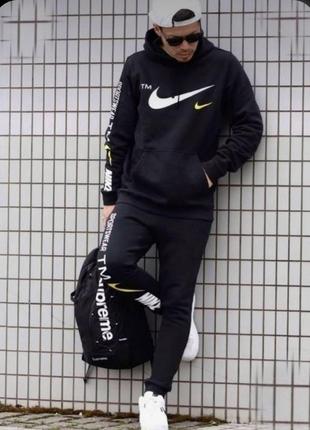 Чоловічий спортивний костюм nike