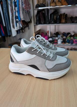 Кросівки високі