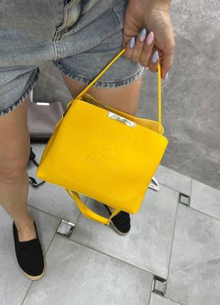 Женская стильная и качественная сумка из искусственной кожи желтая6 фото