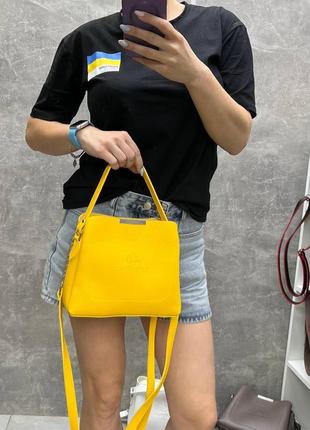 Женская стильная и качественная сумка из искусственной кожи желтая5 фото
