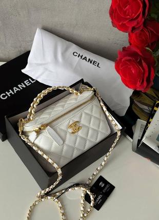 Сумка кожаная chanel белого цвета